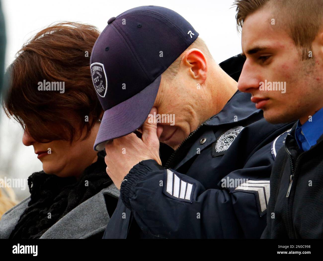 Port Authority Police Officer Brian O'Malley, center, attends a memorial for his partner Port Authority K-9 officer Aren, at the Law Enforcement Officers Memorial along the north shore of the Allegheny River in downtown Pittsburgh Thursday, Feb. 4, 2016. A person was shot and killed by Police and K-9 Officer Aren was stabbed to death during an incident Sunday in Wilkinsburg, Pa, near Pittsburgh. (AP Photo/Gene J. Puskar) Banque D'Images