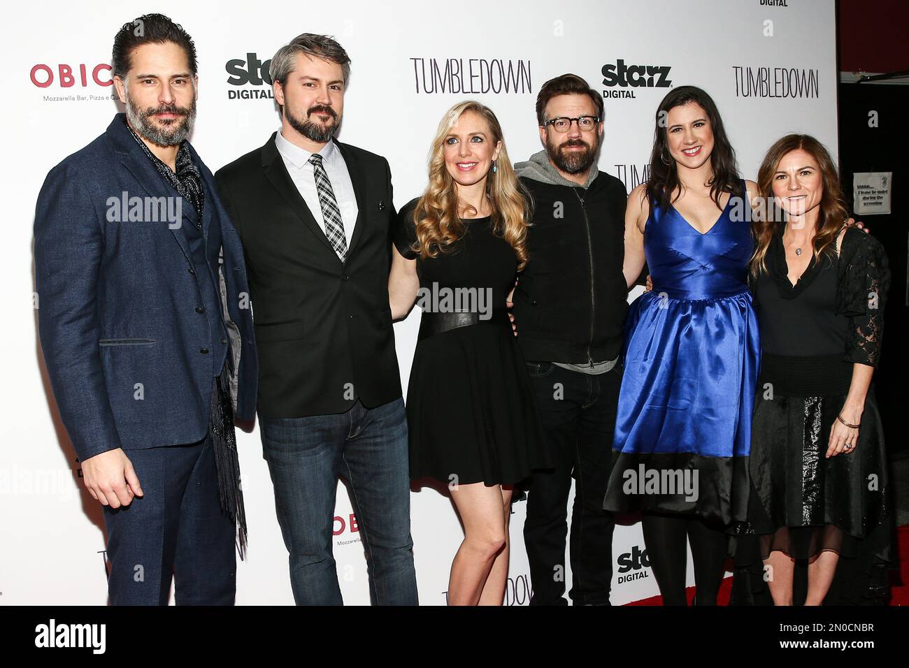 Joe Manganiello, from left, Sean Mewshaw, Desi Van Til, Jason Sudeikis, Margot Hand and Kristin Hahn attend the LA Special Screening of "Tumbledown" held at Aero Theater on Monday, Feb. 1, 2016, in Santa Monica, Calif. (Photo by John Salangsang/Invision/AP) Banque D'Images