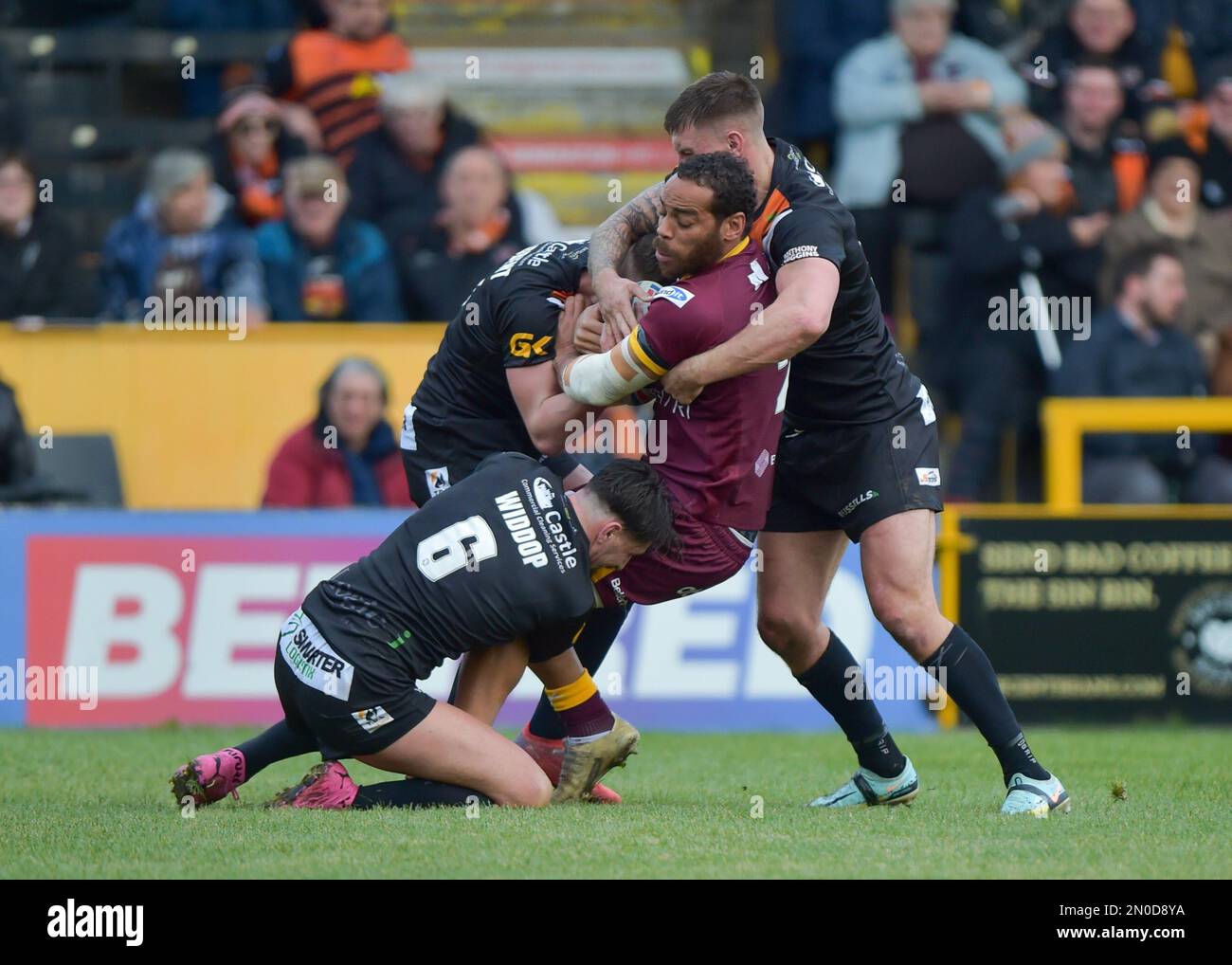 Castleford, Royaume-Uni. 05th févr. 2023. Jermaine McGillvary de Huddersfield Giants Nathan Massey, Castleford Tigers et Huddersfield Giants à la mid-A-jet Jungle, Castleford West Yorkshire, Royaume-Uni le 5th février 2023 photo Credit Craig Cresswell Photographie Credit: Craig Cresswell/Alay Live News crédit: Craig Cresswell/Alay Live News Banque D'Images