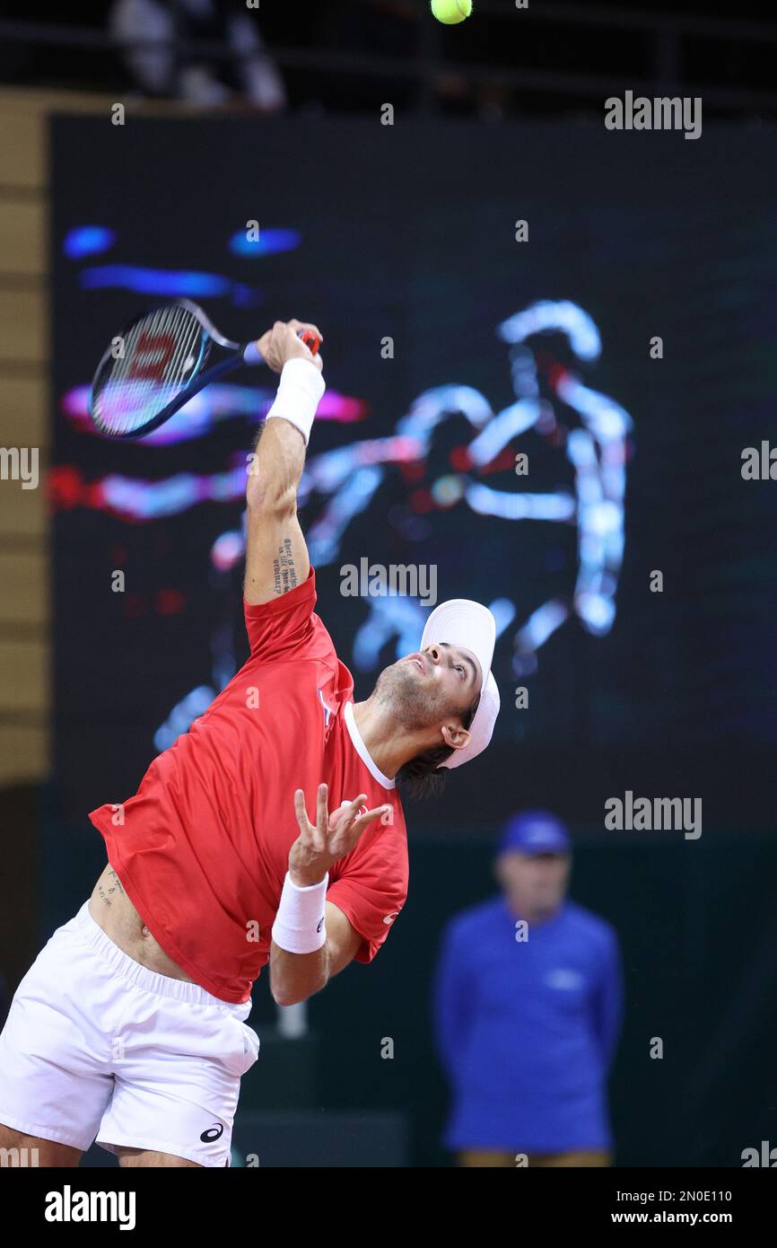 RIJEKA, CROATIE - FÉVRIER 05 : Borna Coric de Croatie exerce ses fonctions contre Dominic Thiem d'Autriche lors du premier tour de qualification de la coupe Davis entre la Croatie et l'Autriche au Zamet Sports Hall on 5 février 2023 à Rijeka, Croatie. Photo de Nel Pavletic/Pixsell Banque D'Images