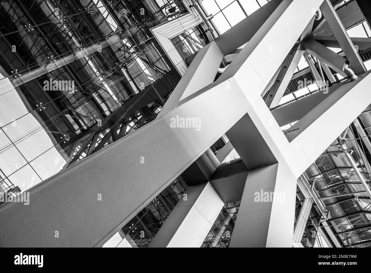 Bangkok, Thaïlande - 2 décembre 2009 : architecture de l'aéroport international de Bangkok (aéroport de Suvarnabhumi). Photographie en noir et blanc Banque D'Images