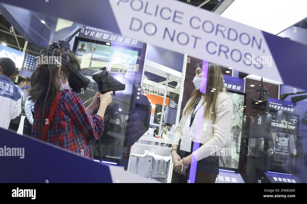 Le stand de la police de Hong Kong est visible à l'exposition Education & Careers Expo 2023 au Hong Kong Convention and Exhibition Centre (HKCEC) de WAN Chai. 02FEB23 SCMP / TSE de mai Banque D'Images