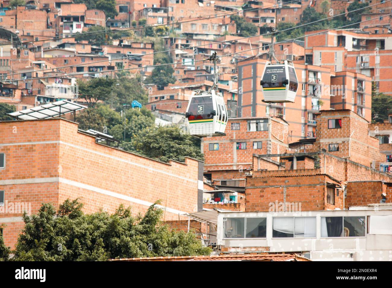 Metrocable, en la comuna de Medellín Colombie. Banque D'Images