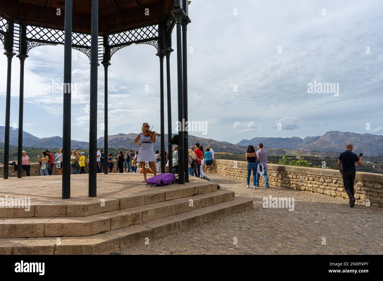 RONDA, ESPAGNE - 23 OCTOBRE 2022 : kiosque du point de vue Ronda à Ronda, Espagne sur 23 octobre 2022 Banque D'Images
