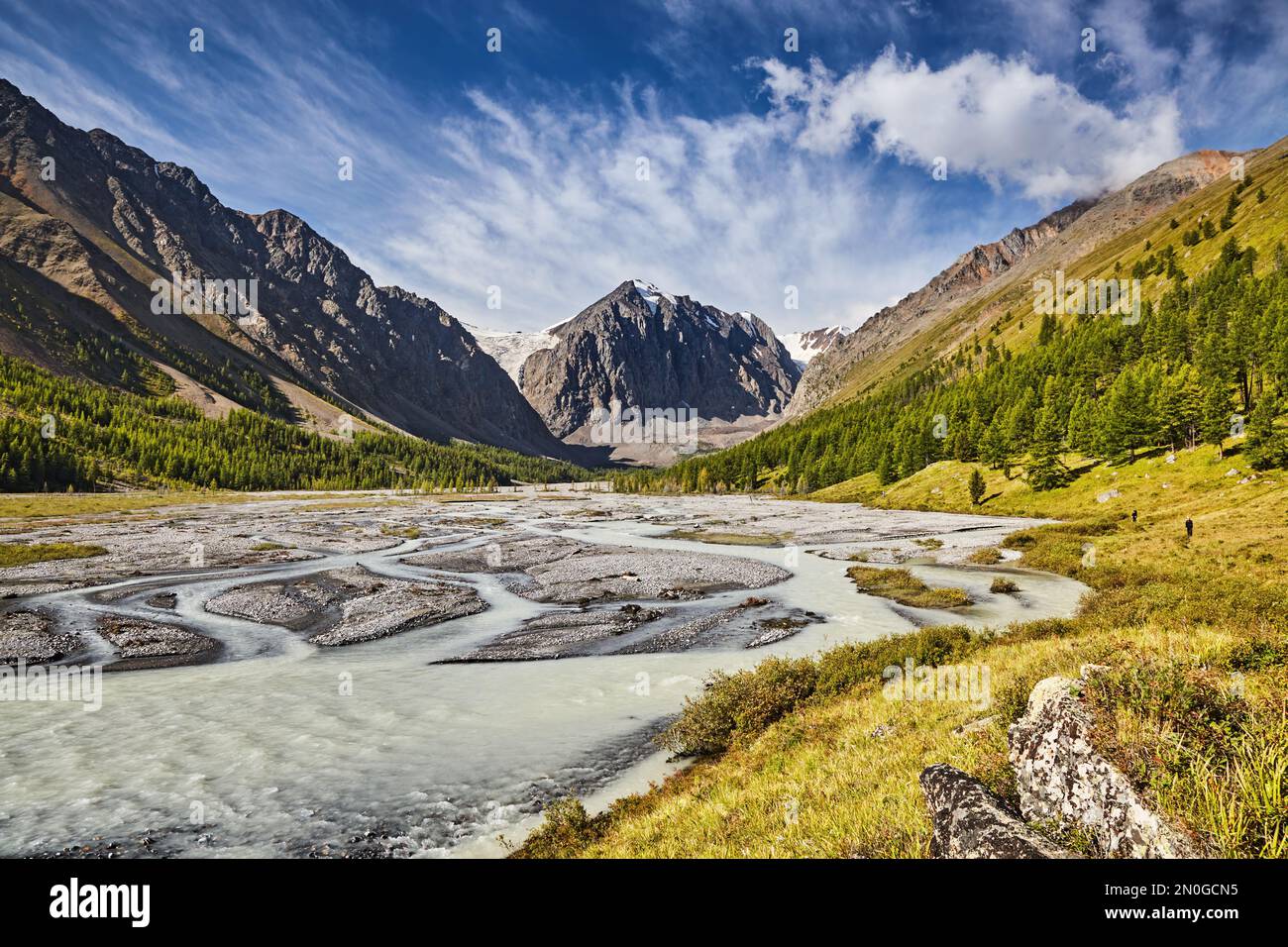 Paysage de montagne, belle vallée d'Aktru dans les montagnes de l'Altaï Banque D'Images