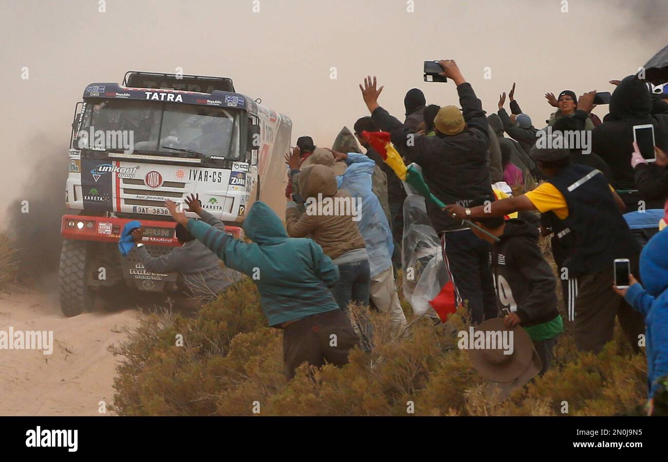 Trata truck drivers by Martin Kolomy, David Kilian and Rene Kilian, of Kazakhstan, race during the fifth stage of the Dakar Rally between the cities of Jujuy, Argentina and Uyuni in Uyuni, Bolivia, Thursday, Jan. 7, 2016. (AP Photo/Juan Karita) Banque D'Images
