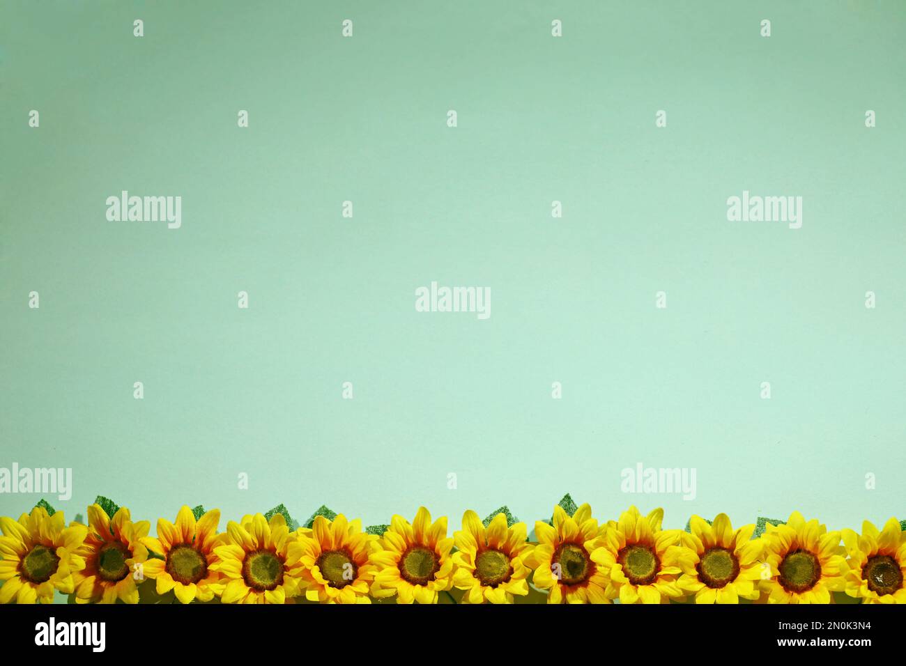 tournesol artificiel fleur de fond matériel image dans l'espace bleu Banque D'Images