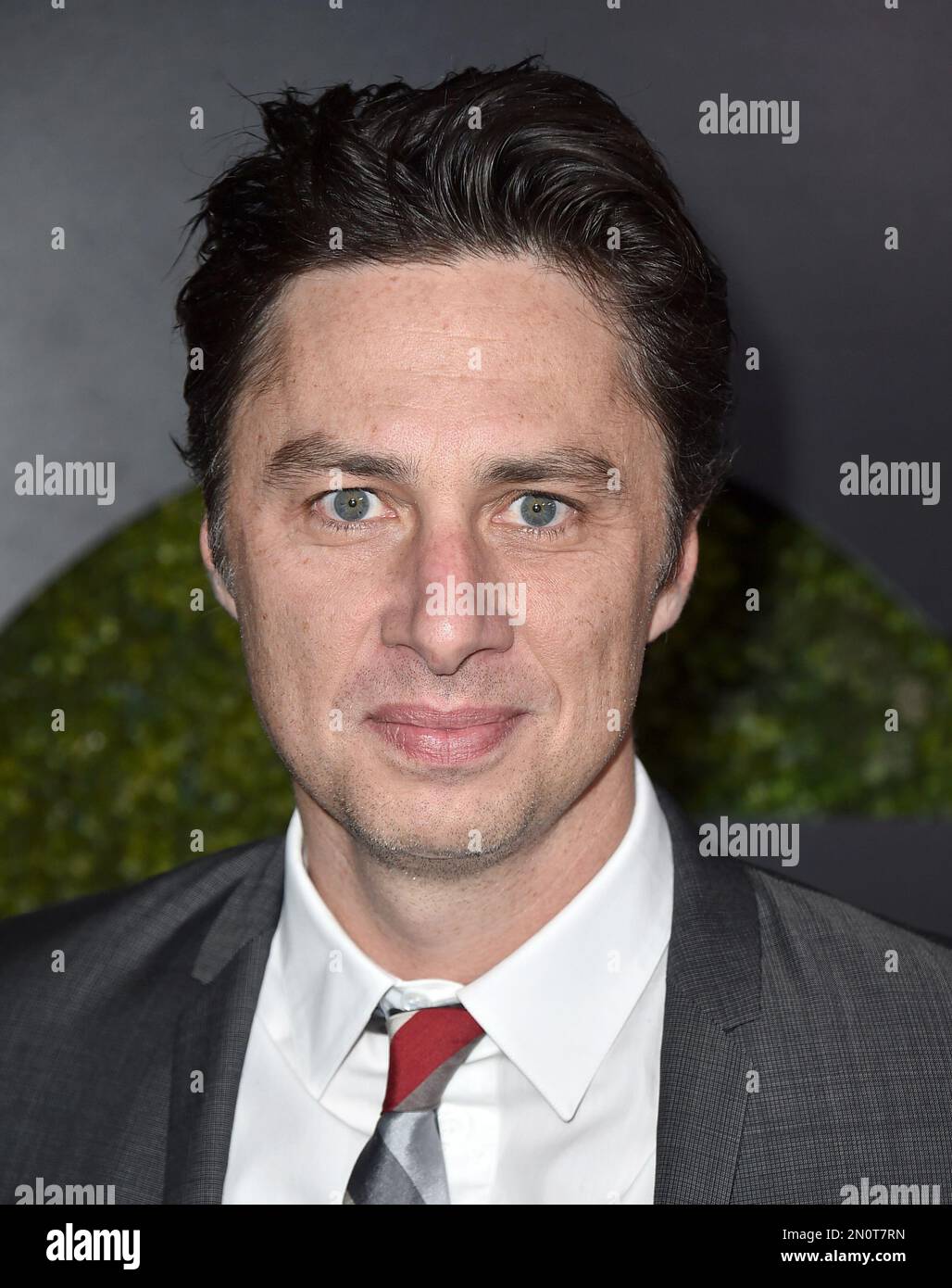 Zach Braff arrives at the GQ Men of the Year Party at the Chateau Marmont on Thursday, Dec. 3, 2015, in Los Angeles. (Photo by Jordan Strauss/Invision/AP) Banque D'Images