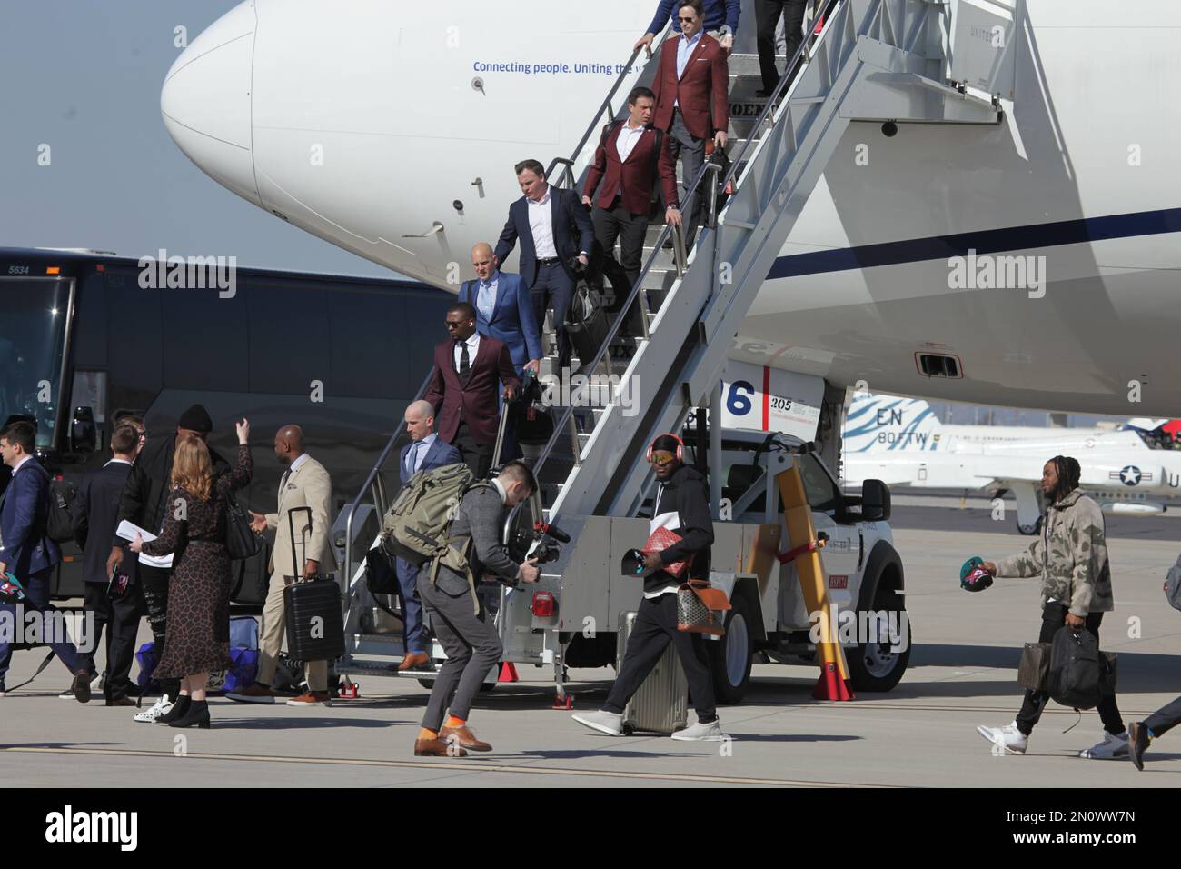 Phoenix, Arizona, États-Unis. 5th févr. 2023. Les joueurs de Kansas City Chiefs arrivent à la base de la Garde nationale aérienne Goldwater en Arizona, pour le match SuperBowlLVII contre les Eagles de Philadelphie qui se déroule sur 12 février, au stade de la ferme d'État. (Credit image: © Niyi Fote/TheNEWS2 via ZUMA Press Wire) USAGE ÉDITORIAL SEULEMENT! Non destiné À un usage commercial ! Banque D'Images