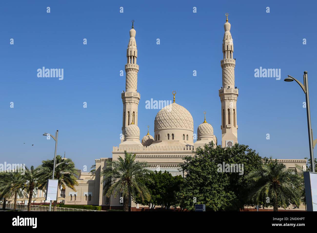 Dubaï, Émirats Arabes Unis - 14 février,2022: Mosquée Jumeirah à Dubaï un chef-d'œuvre architectural étonnant, avec des éléments de conception islamique traditionnels avec un mod Banque D'Images