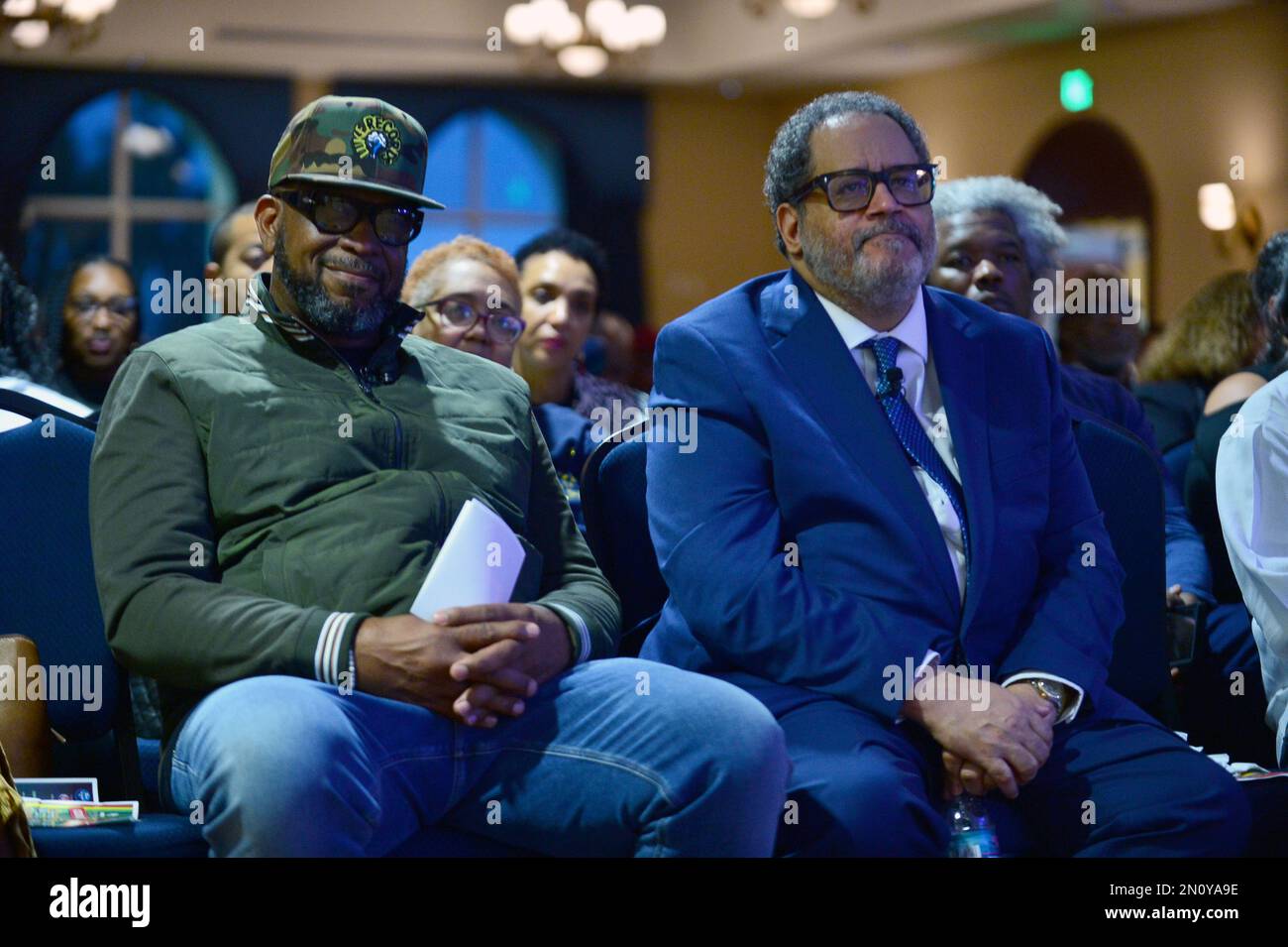 Miramar, États-Unis. 04th févr. 2023. MIRAMAR, FLORIDE - 04 28 FÉVRIER : Luther Campbell et Michael Eric Dyson assistent au mois de l'histoire des Noirs échange de groupe avec Michael Eric Dyson et Luther Campbell organisé par le maire de Miramar, Wayne Messam, au Centre culturel Miramar, sur 04 février 2023, à Hallandale, en Floride. (Photo de JL/Sipa USA) crédit: SIPA USA/Alay Live News Banque D'Images