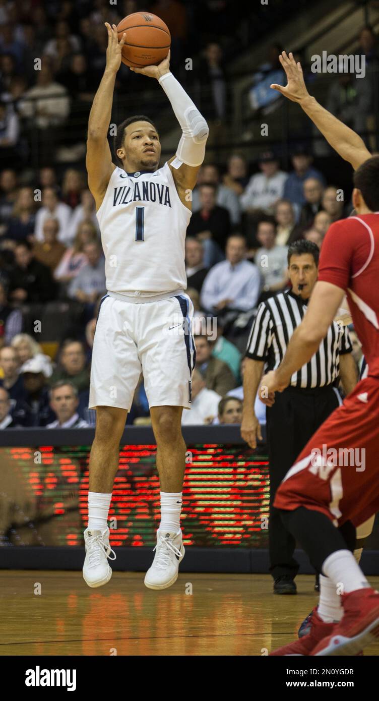 Villanova guard Jalen Brunson (1) takes a shot for three points in the first half of an NCAA college basketball game against Nebraska, Tuesday, Nov. 17, 2015, in Villanova, Pa. (AP Photo/Laurence Kesterson) Banque D'Images