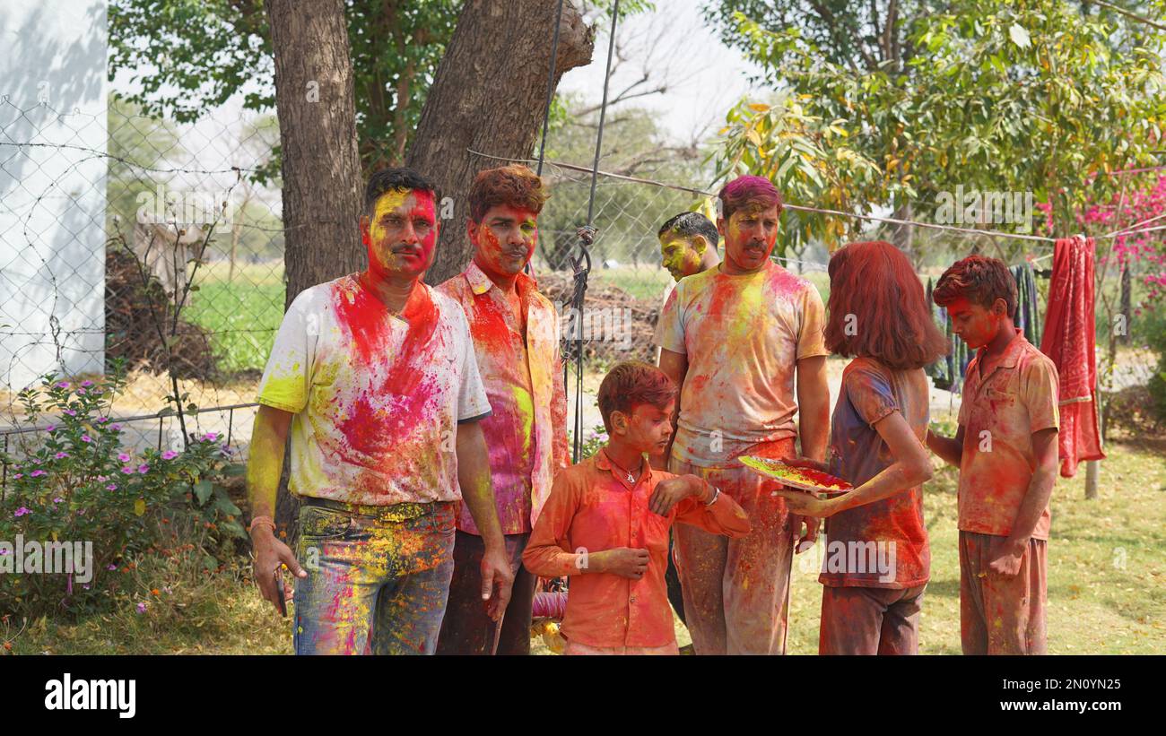 05 février 2023 Jaipur, Rajasthan, Inde.Holi festival de couleur. Holi Festival coloré de peintures colorées de poudres et de poussière. Banque D'Images