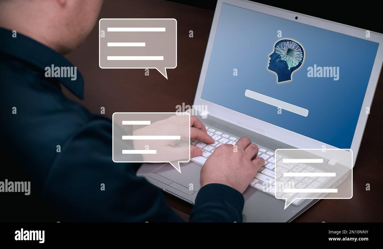 Un homme utilisant l'intelligence artificielle chatbot pour parler à l'IA Banque D'Images