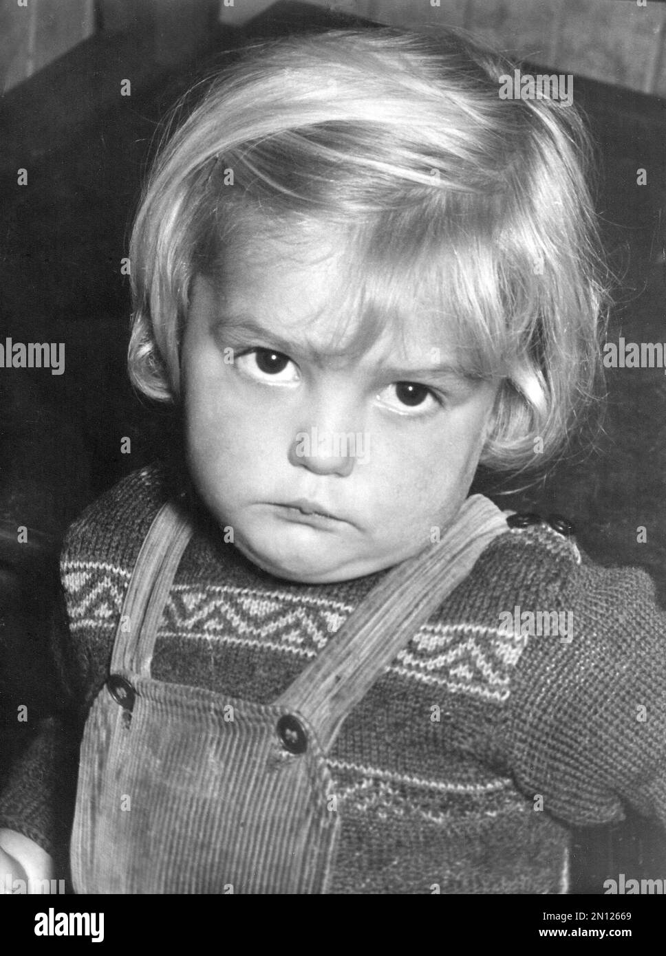 L'enfant de la maternelle a peur des photographes avec flash, 1955 Banque D'Images