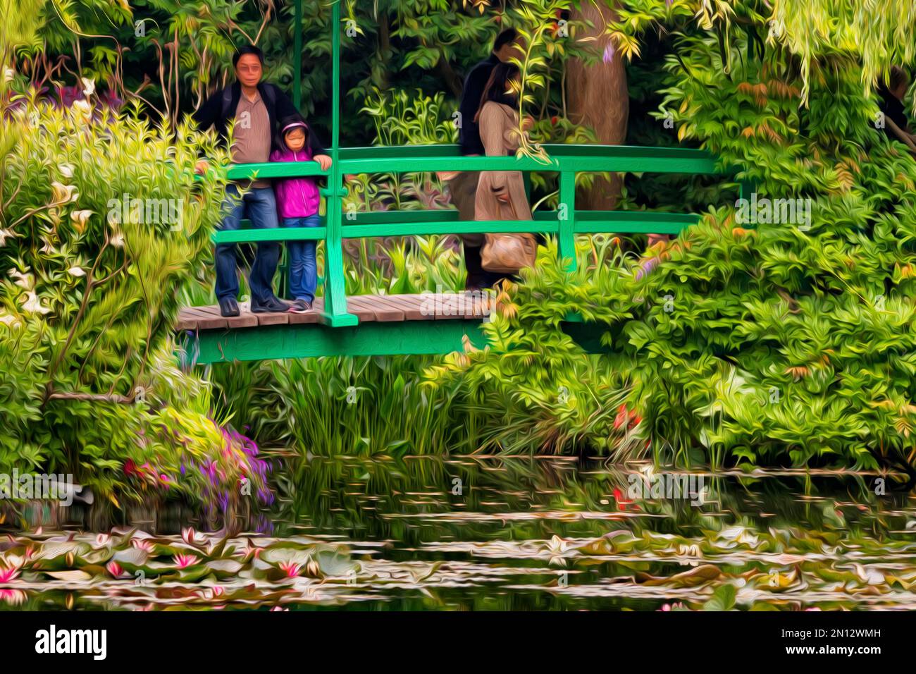 Pont japonais au-dessus de l'étang aux nénuphars avec visiteurs, ancienne résidence du peintre, peinture à l'huile stylisée, maison et jardin Claude Monet, Giverny, Normandie Banque D'Images