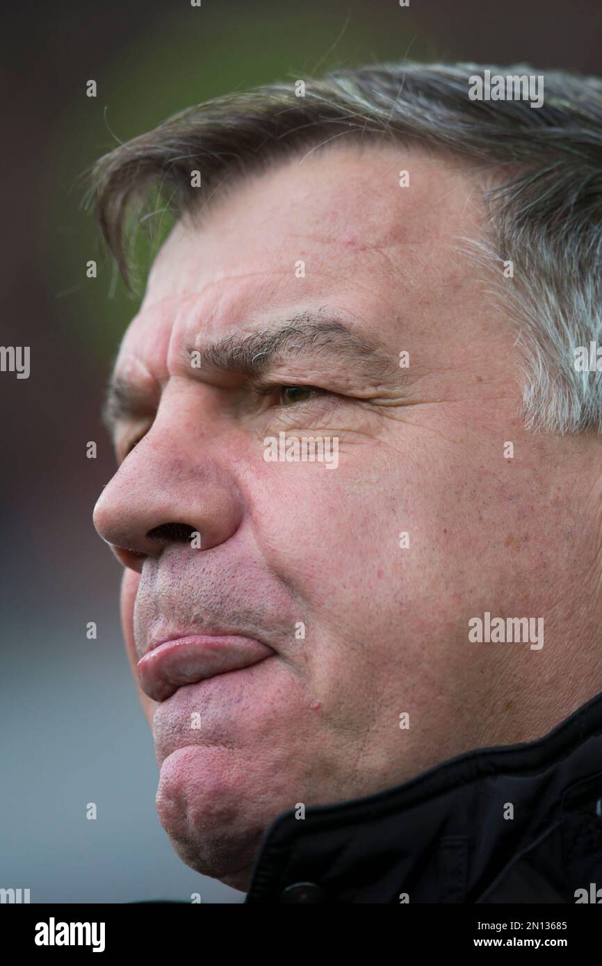 Sunderland's manager Sam Allardyce takes to the touchline before the English Premier League soccer match between Everton and Sunderland at Goodison Park Stadium, Liverpool, England, Sunday Nov.1, 2015. (AP Photo/Jon Super) Banque D'Images