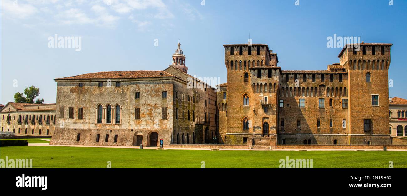 Château de San Giorgio relié au palais par un grand escalier, Mantua, Lombardie, Italie, Mantua, Lombardie, Italie, Europe Banque D'Images
