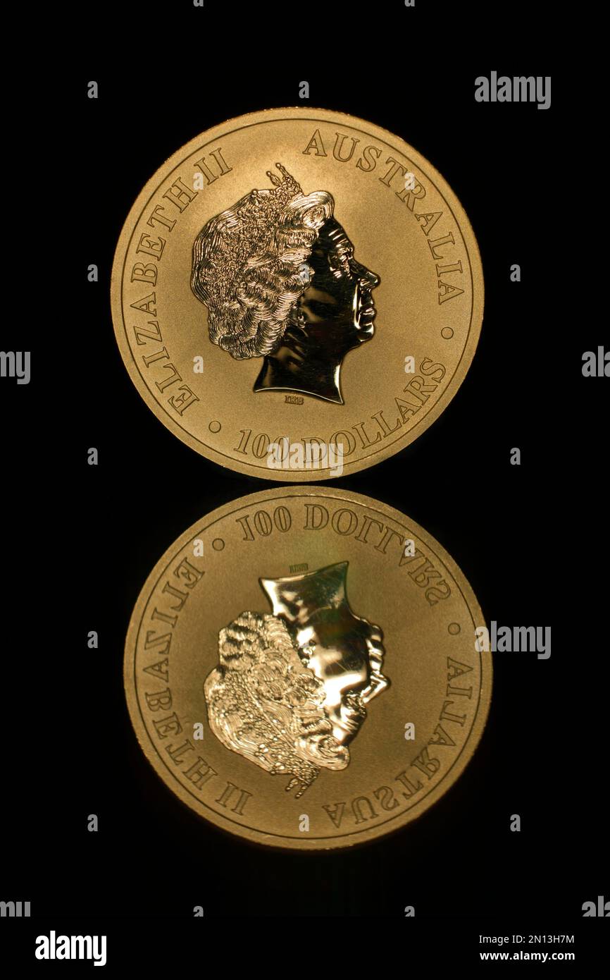 1 onces Australian Kangaroo 2018, Fine Gold Content 9999, Studio Photography with Black Background Banque D'Images