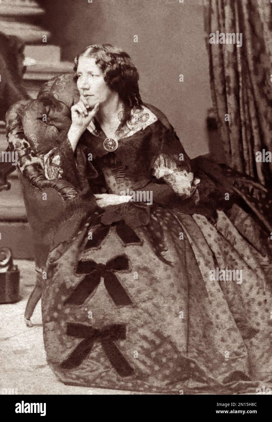 Harriet Beecher Stowe (1811-1896), auteur américain de la cabane de l'oncle Tom. (Photo c1862) Banque D'Images