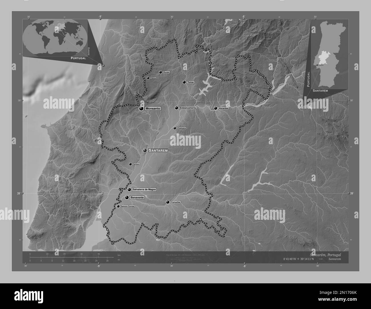 Santarem, quartier du Portugal. Carte d'altitude en niveaux de gris avec lacs et rivières. Lieux et noms des principales villes de la région. Emplacement auxiliaire de coin Banque D'Images