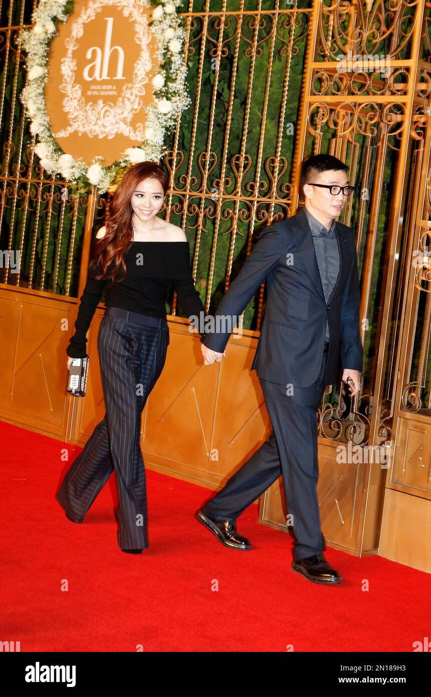 Chinese singer Zhang Liangying, left, walks on the red carpet at a wedding for Chinese actor Huang Xiaoming and Chinese actress Angelababy in Shanghai, China Thursday, Oct. 8, 2015. (AP Photo) Banque D'Images