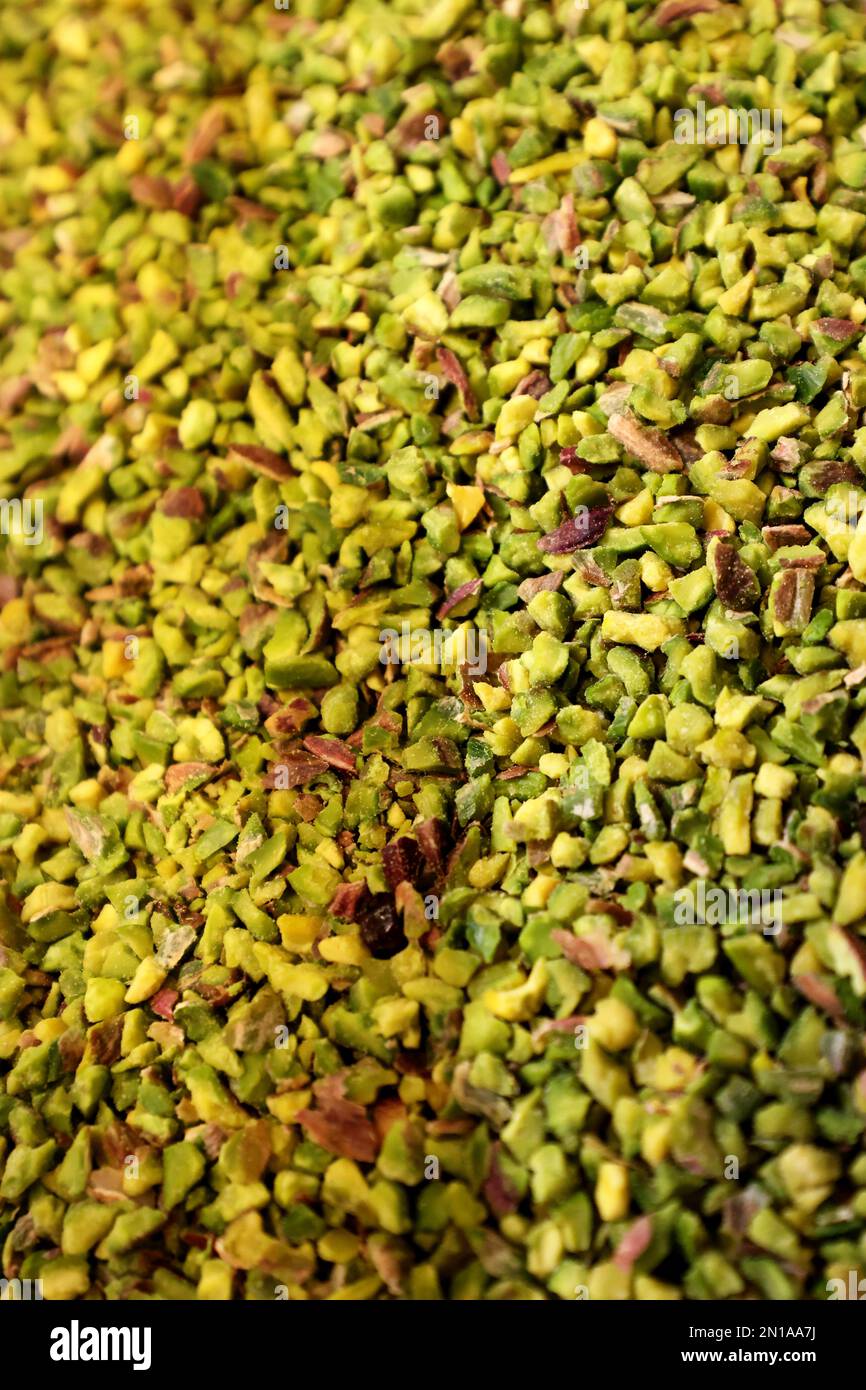 Vues générales sur les pistaches pures et la pâte de pistache chères photographiées dans une cuisine de Bristol, Royaume-Uni. Banque D'Images