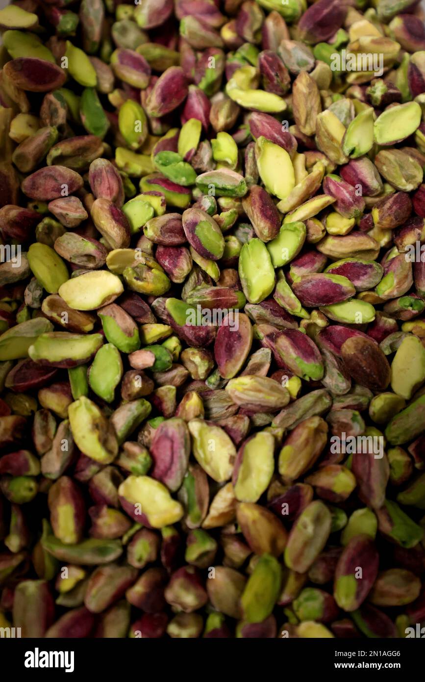 Vues générales sur les pistaches pures et la pâte de pistache chères photographiées dans une cuisine de Bristol, Royaume-Uni. Banque D'Images