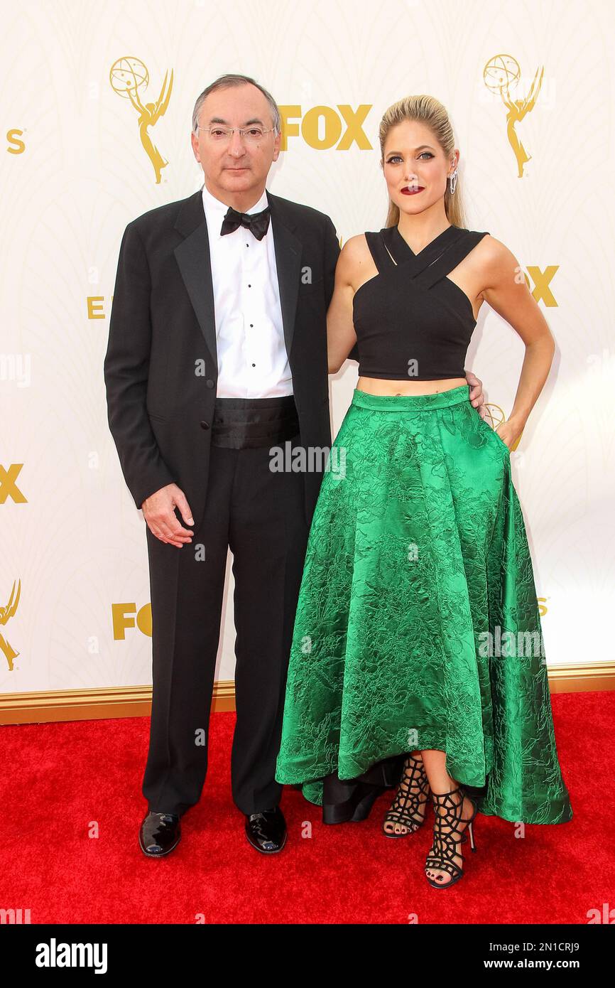 Peter Kosminsky, left, and Charity Wakefield arrive at the 67th Primetime Emmy Awards on Sunday, Sept. 20, 2015, at the Microsoft Theater in Los Angeles. (Photo by Paul A. Hebert/Invision for the Television Academy/AP Images) Banque D'Images