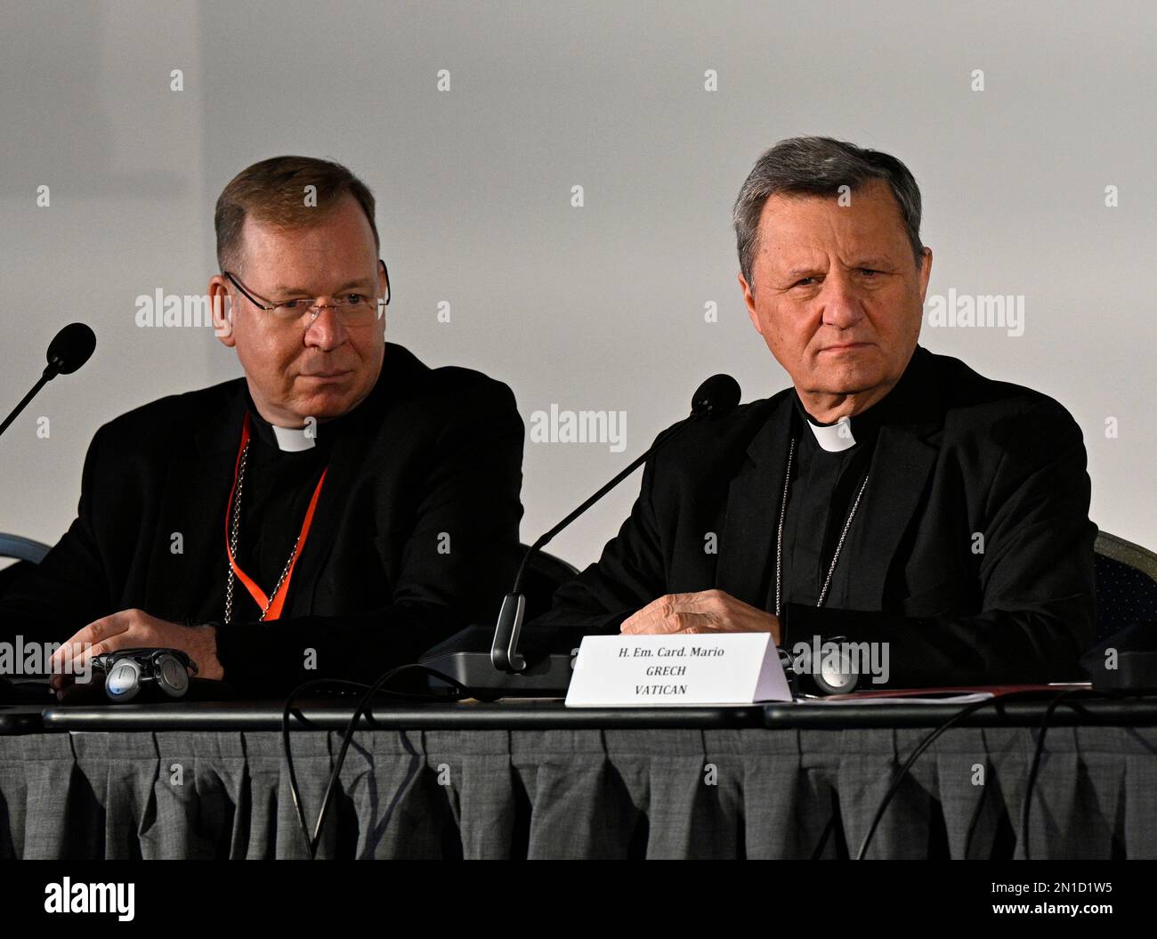 Prague, République tchèque. 06th févr. 2023. L-R Vilnius Archevêque et Président du CCEE Gintaras Gruses et Secrétaire général du Synode des Évêques le Cardinal Mario Grech assiste à l'Assemblée continentale européenne du Synode sur la Synodalité 2021-2024, à Prague, République tchèque, sur 6 février 2023. Crédit : Michal Krumphanzl/CTK photo/Alay Live News Banque D'Images Prague, République tchèque. 06th févr. 2023. L-R Vilnius Archevêque et Président du CCEE Gintaras Gruses et Secrétaire général du Synode des Évêques le Cardinal Mario Grech assiste à l'Assemblée continentale européenne du Synode sur la Synodalité 2021-2024, à Prague, République tchèque, sur 6 février 2023. Crédit : Michal Krumphanzl/CTK photo/Alay Live News Banque D'Images