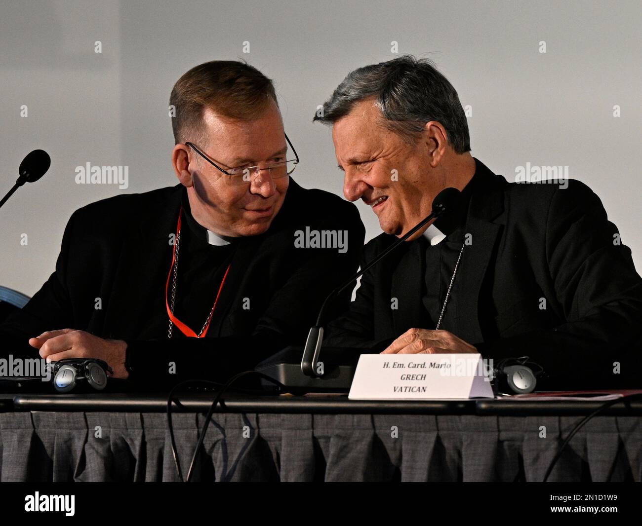 Prague, République tchèque. 06th févr. 2023. L-R Vilnius Archevêque et Président du CCEE Gintaras Gruses et Secrétaire général du Synode des Évêques le Cardinal Mario Grech assiste à l'Assemblée continentale européenne du Synode sur la Synodalité 2021-2024, à Prague, République tchèque, sur 6 février 2023. Crédit : Michal Krumphanzl/CTK photo/Alay Live News Banque D'Images Prague, République tchèque. 06th févr. 2023. L-R Vilnius Archevêque et Président du CCEE Gintaras Gruses et Secrétaire général du Synode des Évêques le Cardinal Mario Grech assiste à l'Assemblée continentale européenne du Synode sur la Synodalité 2021-2024, à Prague, République tchèque, sur 6 février 2023. Crédit : Michal Krumphanzl/CTK photo/Alay Live News Banque D'Images