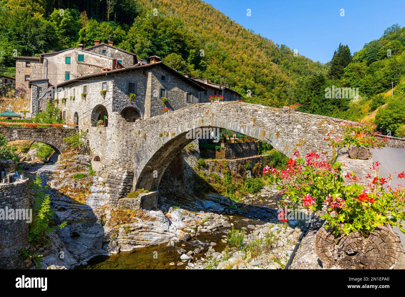 Fabbriche di Vallico, Ponte Colandi, pont piétonnier du 14th siècle, ruisseau Turrite Cava, Garfagnana, Toscane, Italie, Europe Banque D'Images
