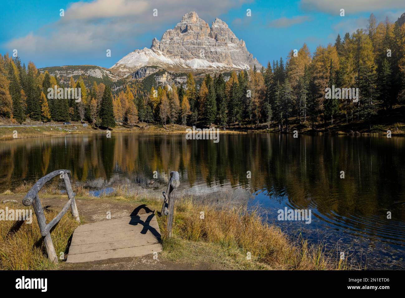 Drei Zinnen réfléchi dans l'eau, lac Antorno, Dolomites, Vénétie, Italie, Europe Banque D'Images