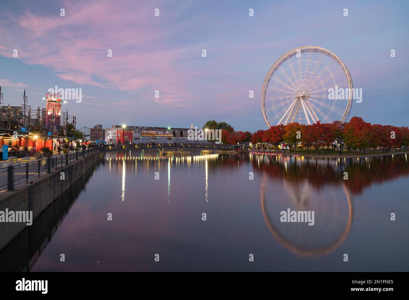 Grande roue à la Grande roue de Montréal au coucher du soleil, Vieux-Port de Montréal, Québec, Canada, Amérique du Nord Banque D'Images
