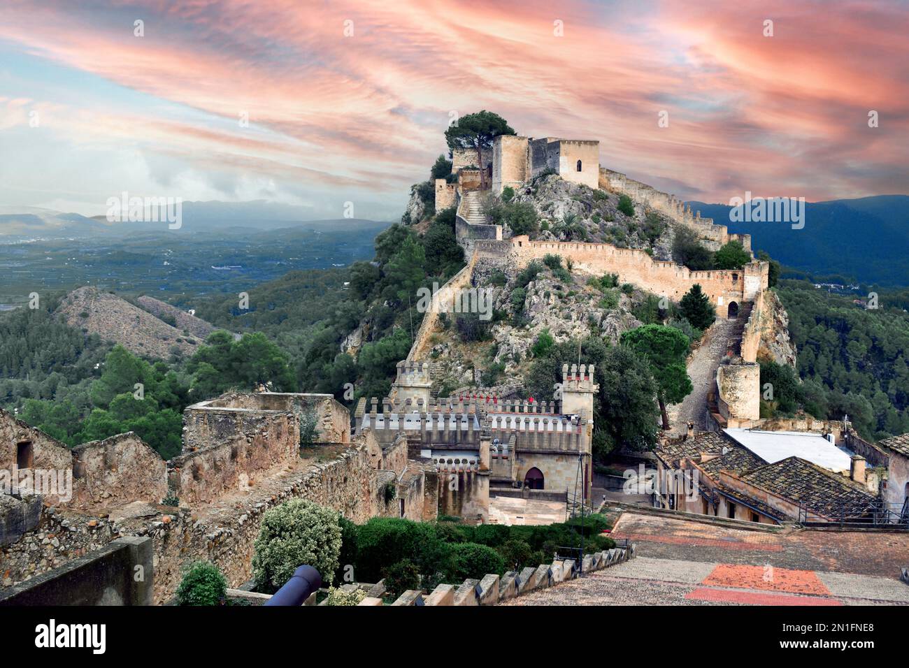 Château de Xativa au crépuscule, à une hauteur de 310 mètres au-dessus de la ville moderne, Xativa, Valence, Espagne, Europe Banque D'Images