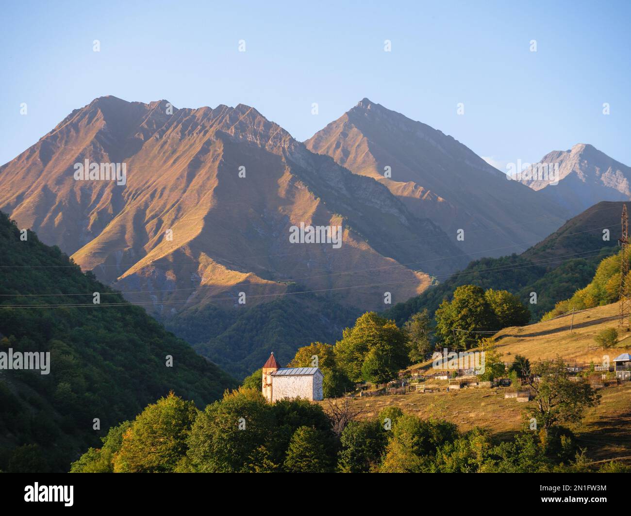 Les montagnes du Caucase sur la route militaire de Tbilissi à Kazbegi, Géorgie (Sakartvelo), Asie centrale, Asie Banque D'Images