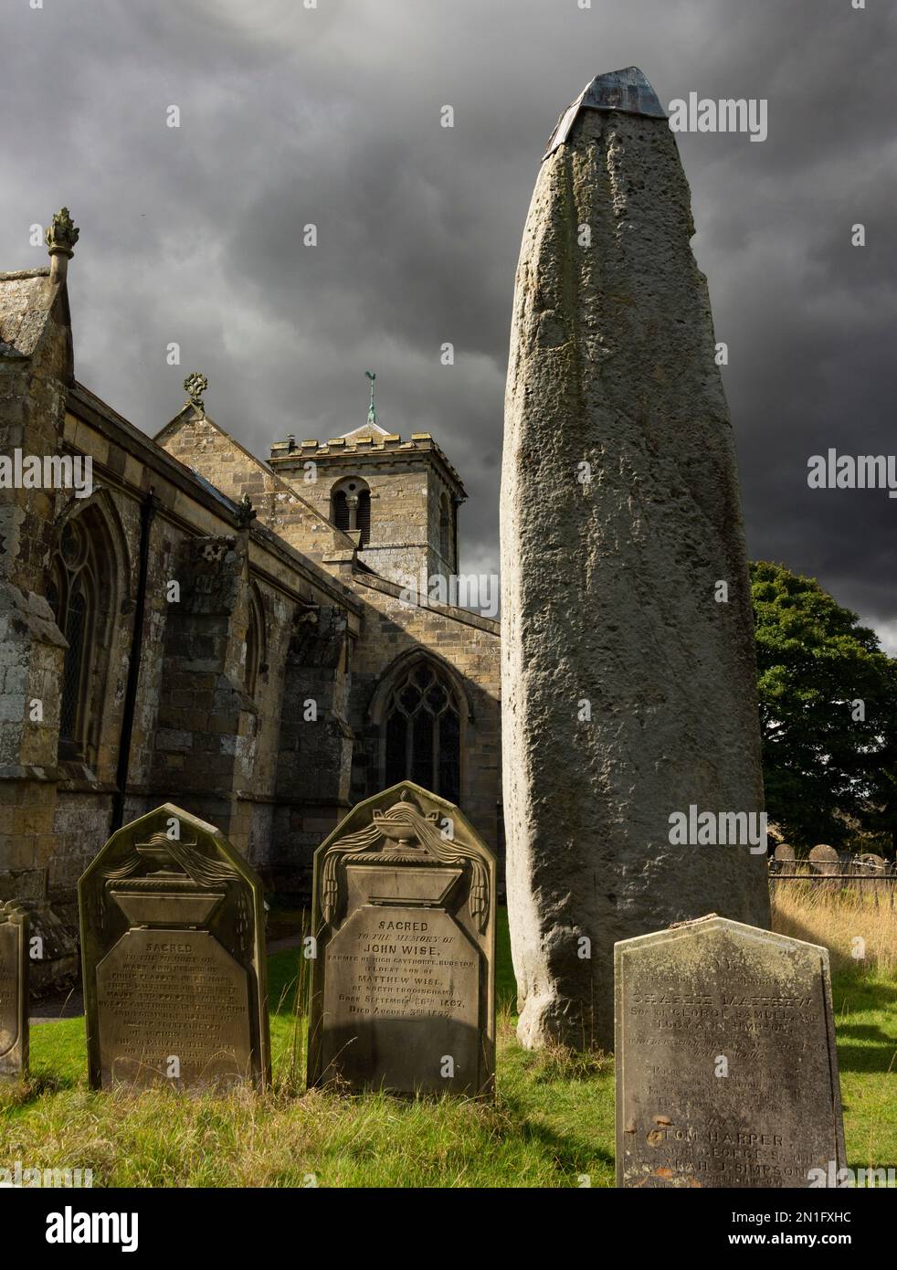 Rudston Monolith, la plus haute pierre debout de Grande-Bretagne, Rudston, Bridlington, Yorkshire, Angleterre, Royaume-Uni, Europe Banque D'Images