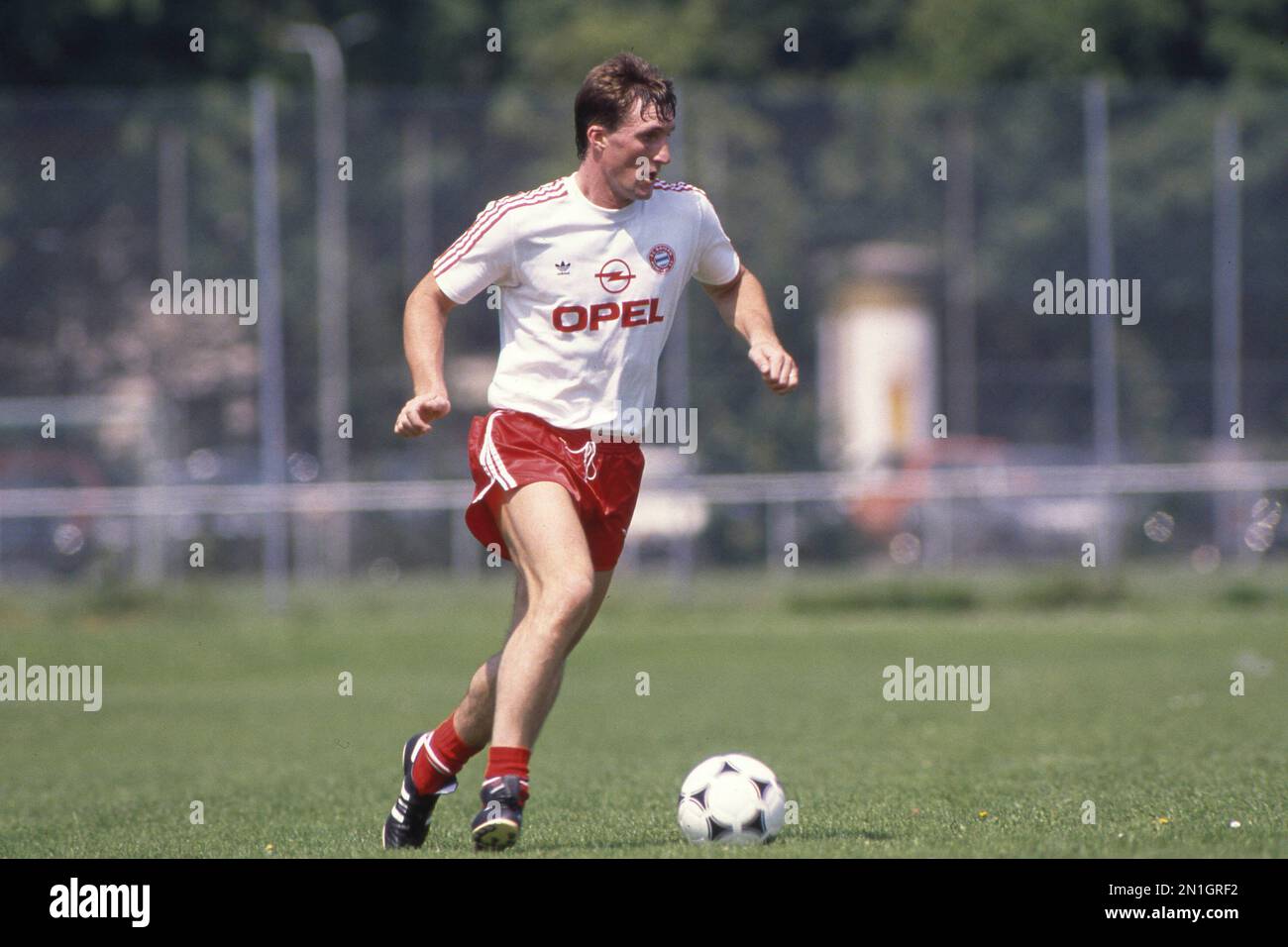 Archive Photo Alan Mcinally Fete Son Anniversaire De 60th Sur 10 Fevrier 23 Alan Mcinally Mc Inally Gbr Sco Joueur De Football Fc Bayern Munich Image Unique Motif Court Portrait Portrait Seance