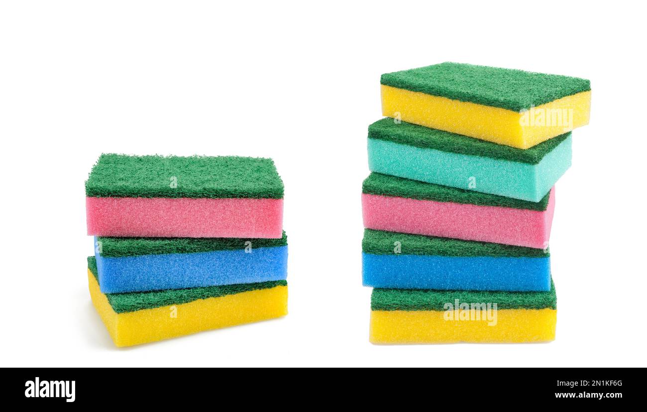 Éponges abrasives isolées sur fond blanc Banque D'Images