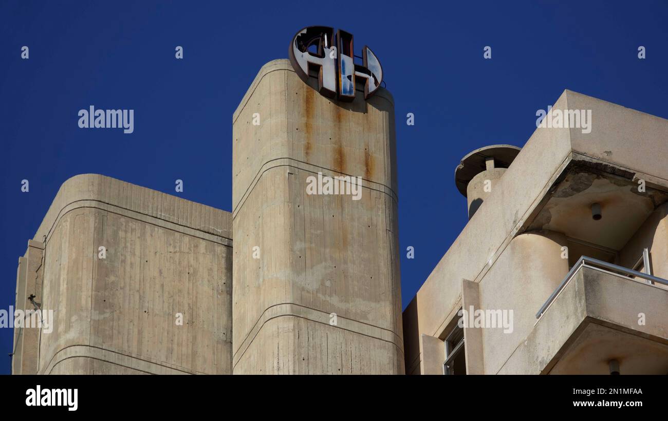 Un ancien hôtel dans la station balnéaire abandonnée Varosha, Famagusta, Chypre Banque D'Images