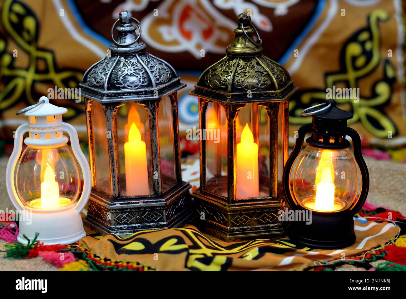 Ramadan lampe lanterne ou Ramadan fanous sur un fond de Ramadan