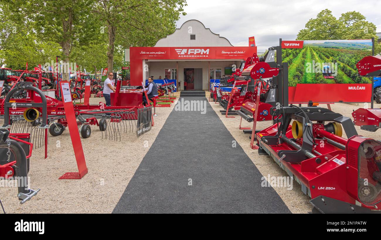 Novi Sad, Serbie - 23 mai 2022: FPM Agromehanika Fabricant de machines agricoles de Boljevac Expo stand salon. Banque D'Images
