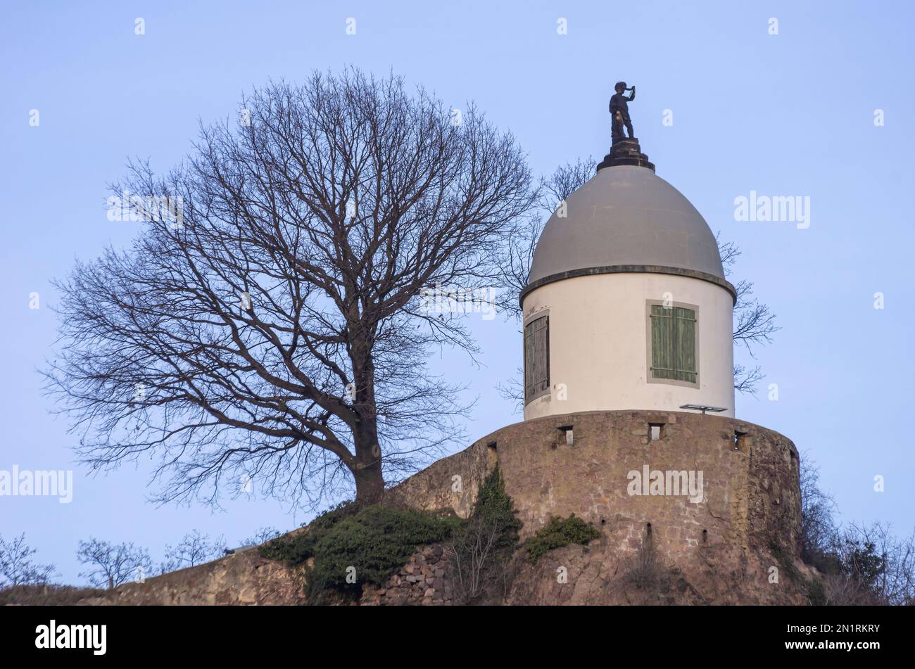 Le Jacobstein ou Jakobisturm, pavillon de vignoble et point de vue haut au-dessus des vignobles de Schloss Wackerbarth, Radebeul, Saxe, Allemagne. Banque D'Images