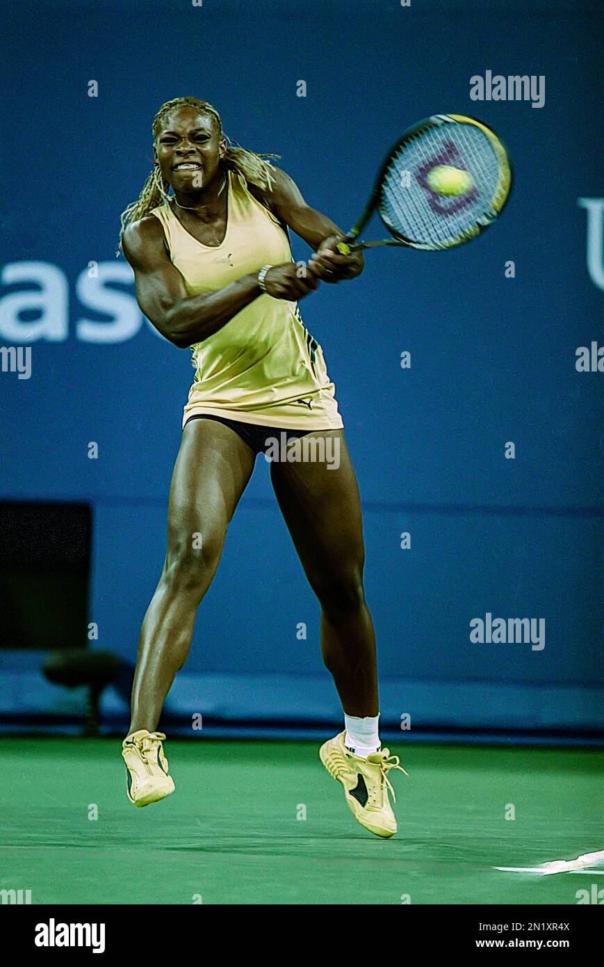 Serena Williams (États-Unis) participe à la finale des femmes à l'US Open  tennis 2001 Photo Stock - Alamy