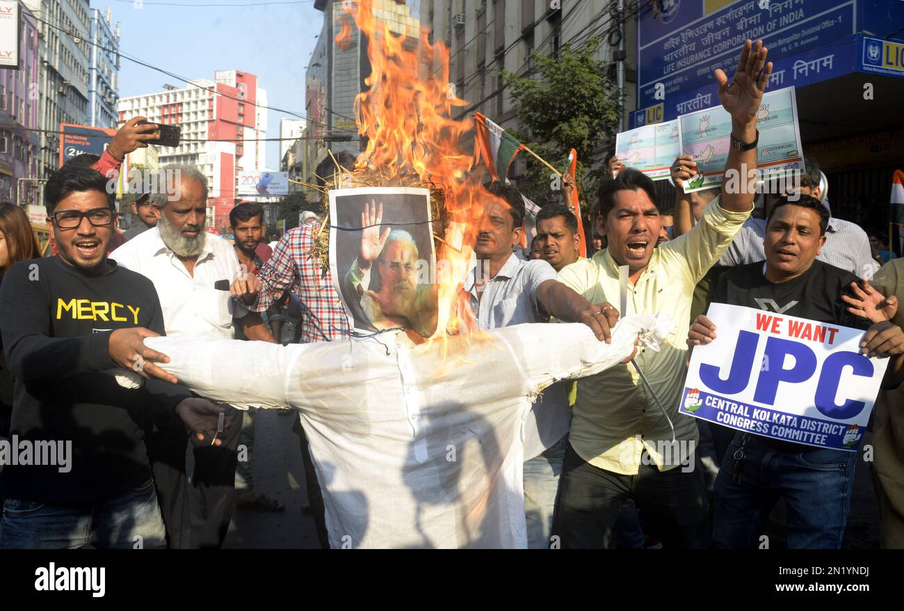 Kolkata, Inde. 6th févr. 2023. Des militants du Congrès participent à une manifestation pour protester contre le couloir d'Adani sur 6 février 2023 à Kolkata, en Inde. (Credit image: © Saikat Paul/eyepix via ZUMA Press Wire) USAGE ÉDITORIAL SEULEMENT! Non destiné À un usage commercial ! Banque D'Images