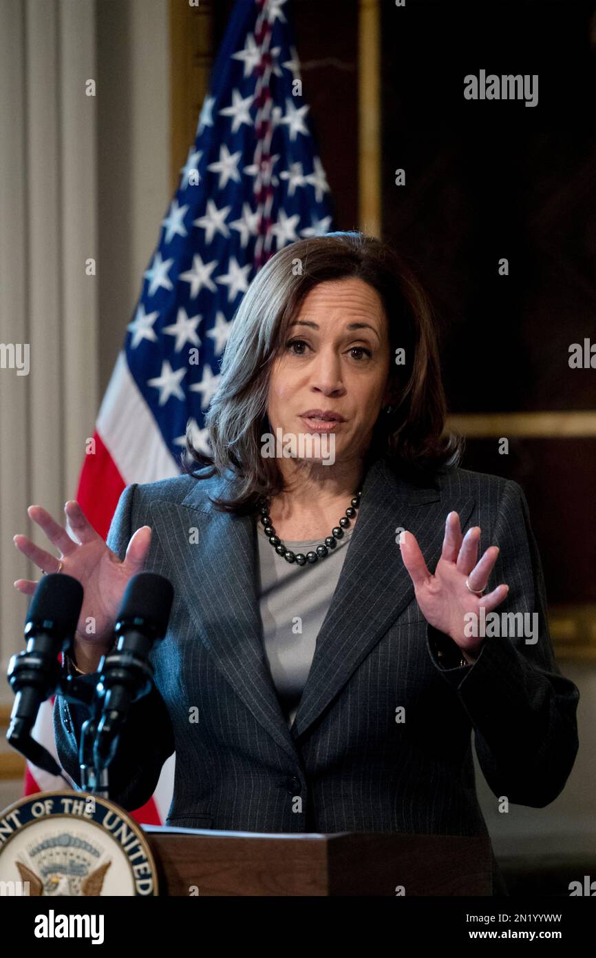 Washington, DC, Etats-Unis, 06 février 2023. LE vice-président AMÉRICAIN Kamala Harris fait des remarques lors d'une réunion sur les causes profondes de la migration depuis le nord de l'Amérique centrale, dans le bâtiment Eisenhower Executive Office sur le complexe de la Maison Blanche à Washington, DC, USA, le 06 février 2023. Banque D'Images