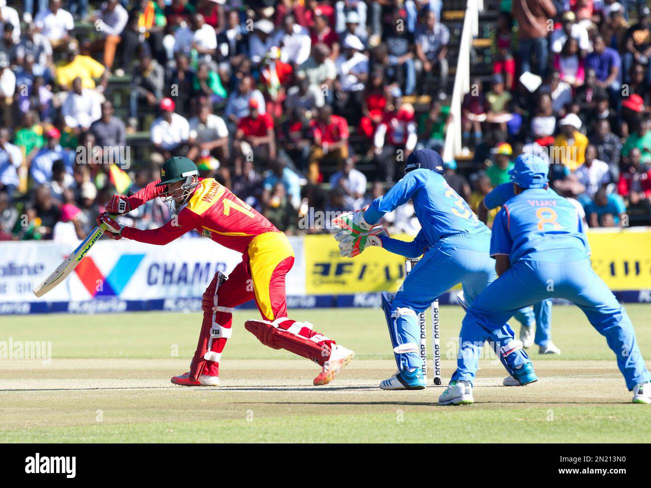 Zimbabwean batsman Sean Williams, left, plays a shot on the second One Day International cricket match against Zimbabwe in Harare, Zimbabwe, Sunday, July 12, 2015. Led by stand-in captain Ajinkya Rahane, India went to 271-8, batting first against Zimbabwe in the second one-day international on Sunday. (AP Photo/Tsvangirayi Mukwazhi) Banque D'Images