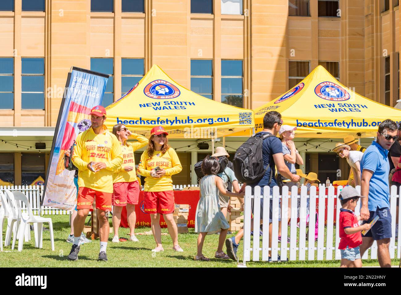 Surf Life Saving Australia s'est installé à Circular Quay à Sydney pour aider les gens avec de la crème solaire pendant les célébrations de l'Australia Day 26 janvier 2023 Banque D'Images