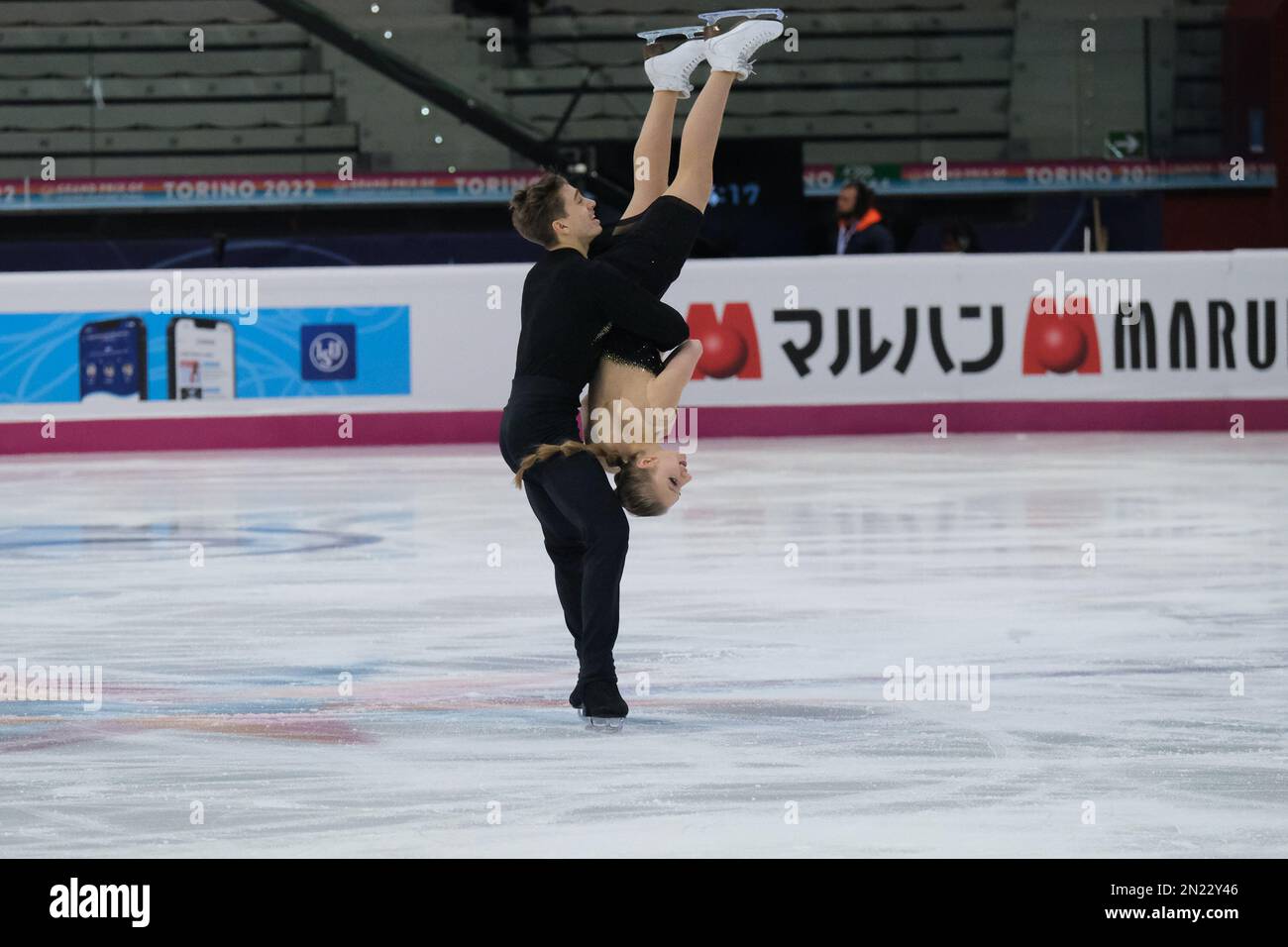 Katerina Mrazkova et Daniel Marzek (CZE) se déroulent pendant la Junior Ice Dance - Free Dance of the ISU Grand Prix of Figure Skating final Turin à Palavela. Banque D'Images