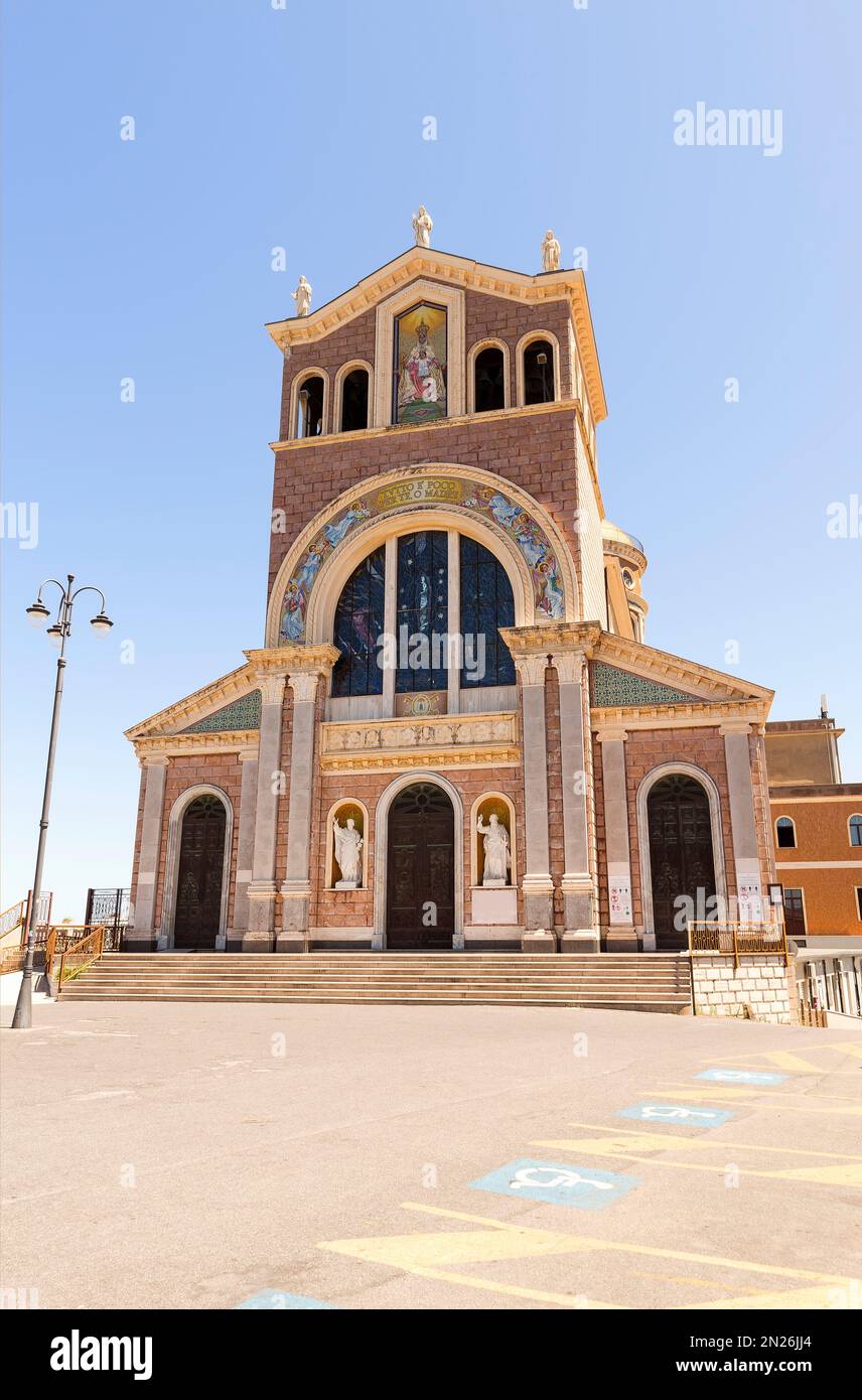 Monuments architecturaux du sanctuaire de la Madonna Nera de Tindari à Patti, province de Messine, Sicile, Italie. Banque D'Images